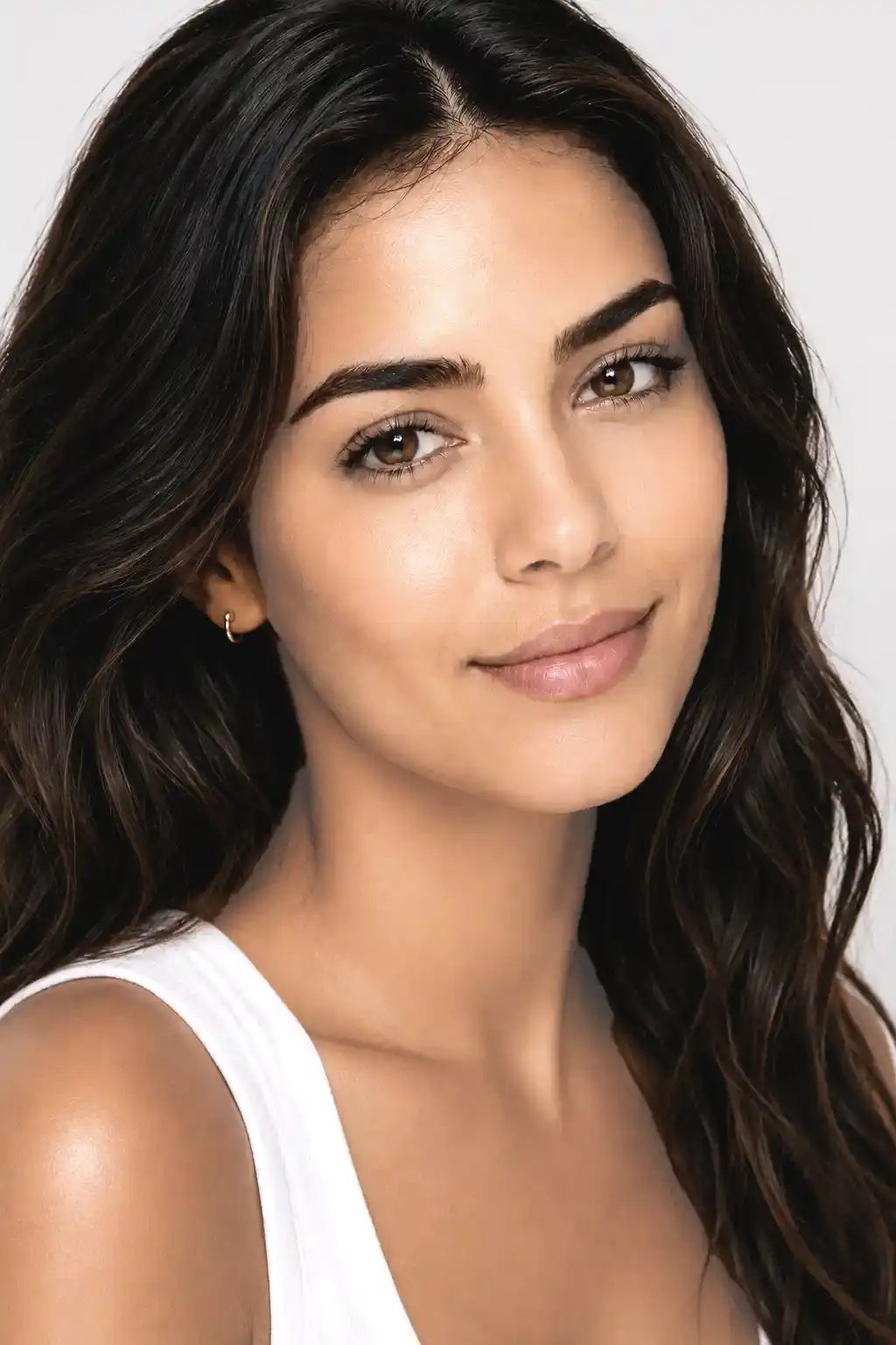Model with medium skin tone wearing Mocca AgeScreen sunscreen tint blended into her skin with no white or oily residue